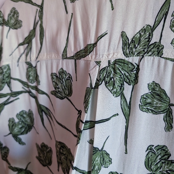 Velvet Heart Floral Button Down - Picture 7 of 9